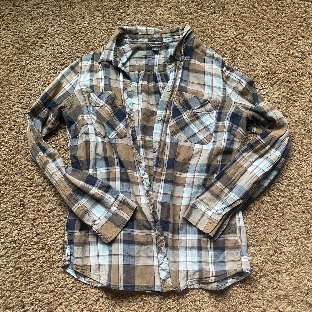 Eddie Bauer Lightweight Button Up Size Medium